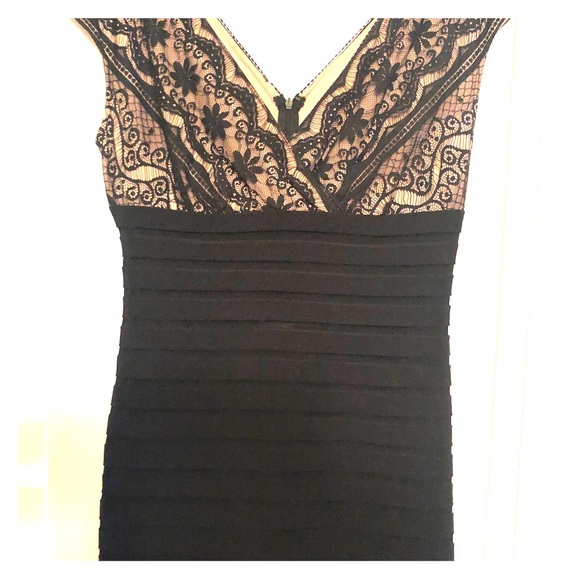 Lace and black dress - Picture 2 of 5